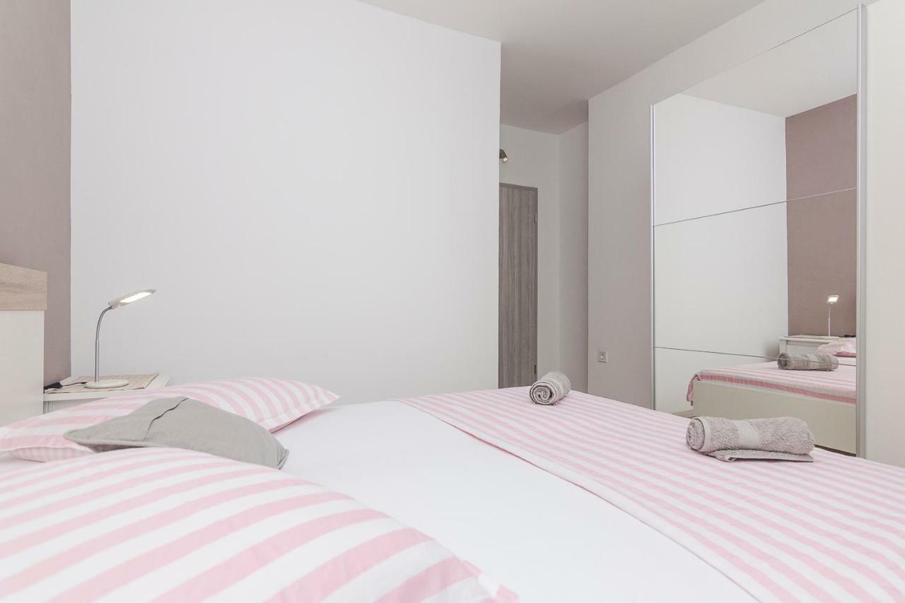 Apartments A&B Makarska Esterno foto
